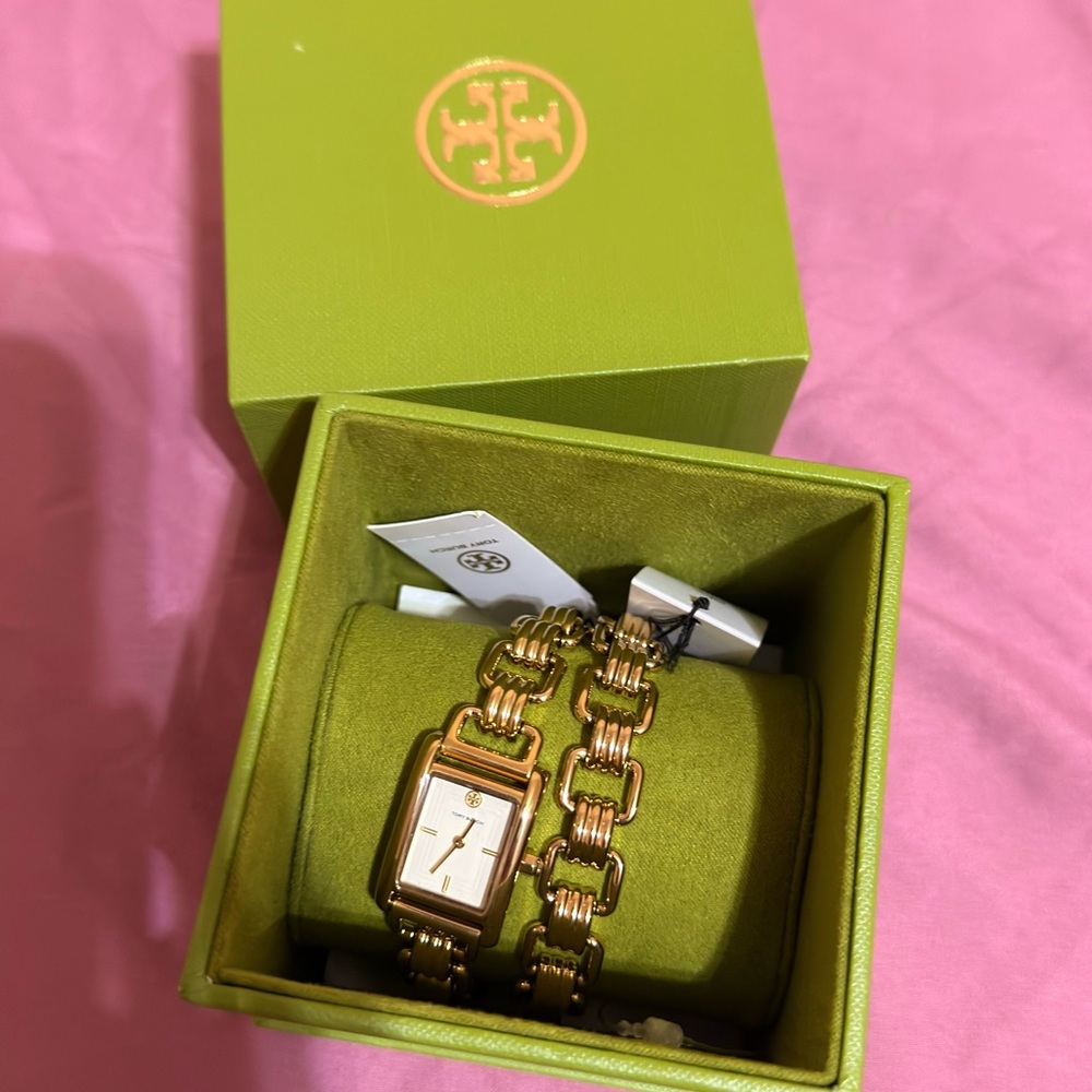 Tory Burch Gold Chain-Link Women's Watch - Picture 2 of 4